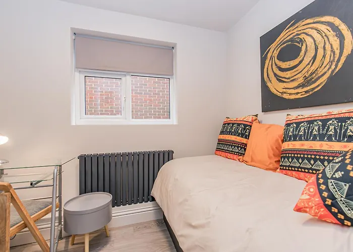 Flat 1, 161 Crescent Road Luxury Apartment