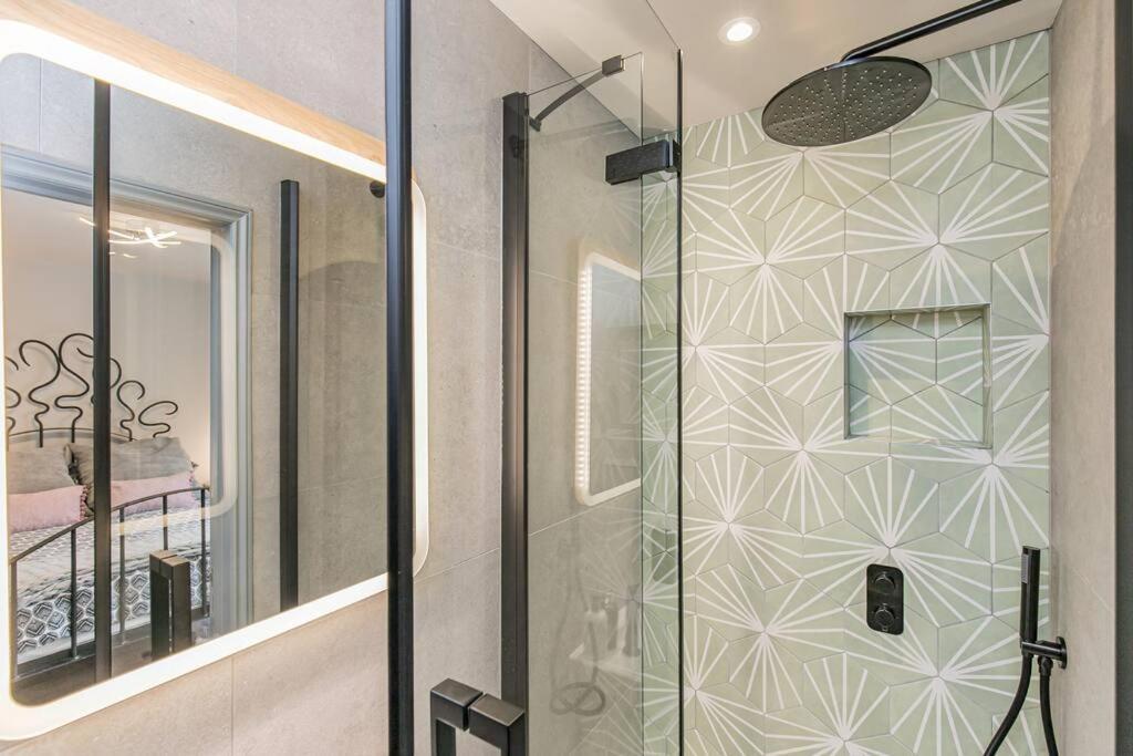 Flat 1, 161 Crescent Road Luxury Appartement